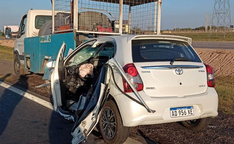 Fuerte choque en la autopista Rosario-Córdoba: trasladan a una persona en helicóptero