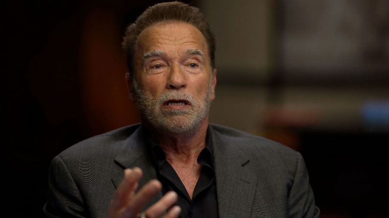FOTO: Schwarzenegger recordó a su padre, un policía afiliado al partido nazi (Foto: CNN)