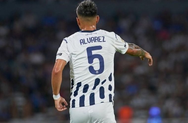 Favio Álvarez, volante de la