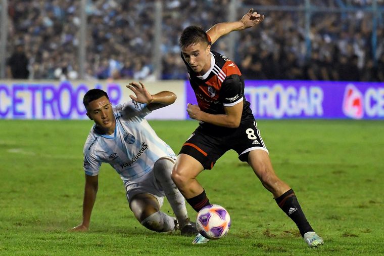 FOTO: River y Atlético empataron en Tucumán en un duelo entretenido.