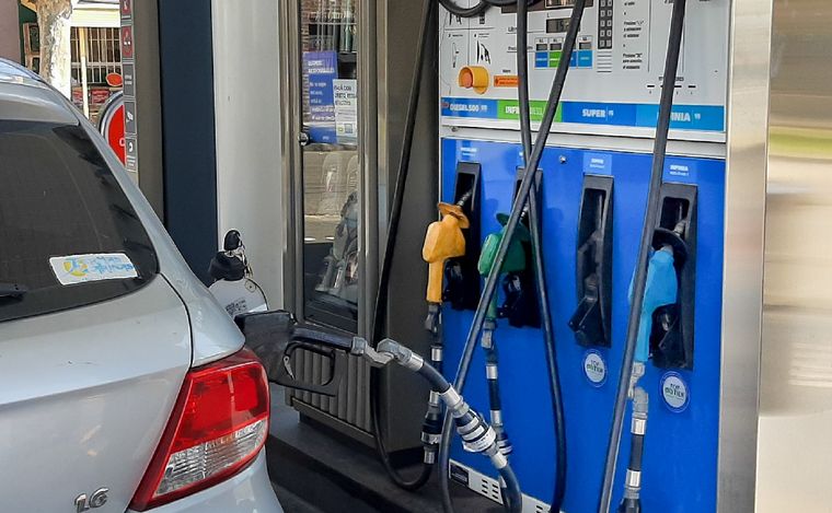 FOTO: En mayo, los combustibles aumentarán otro 4%. (Foto: NA)