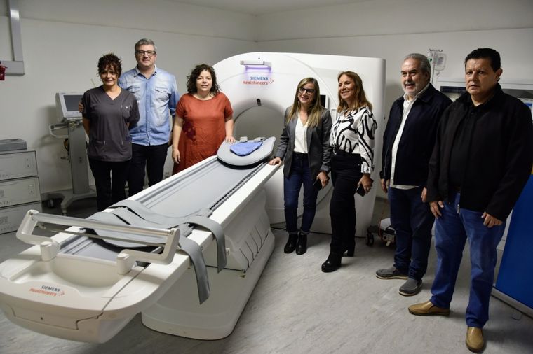 FOTO: Vizzotti entregó dos tomógrafos e insumos en dos hospitales de Córdoba.