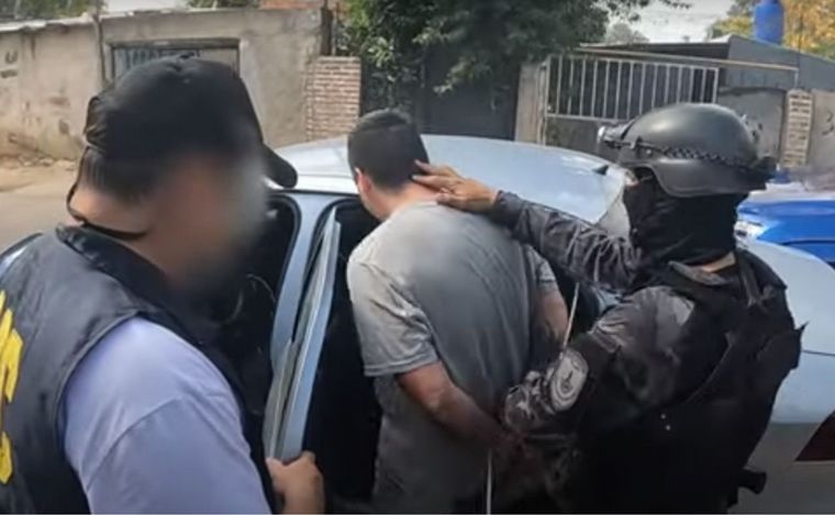 Apresan a un reconocido narcotraficante en Rosario, en medio de una fiesta.