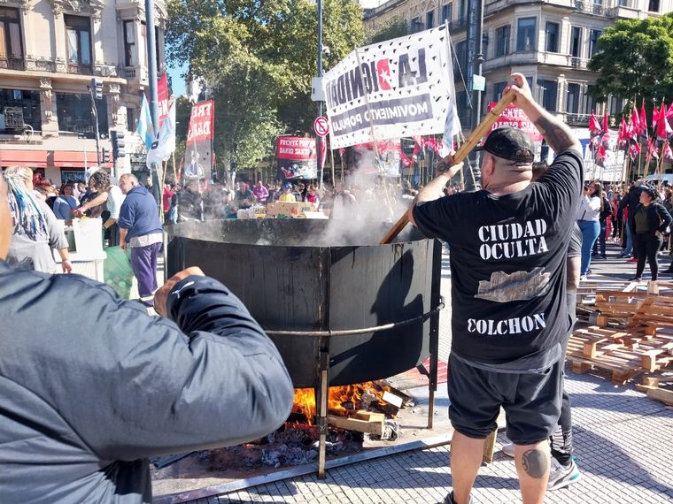 Organizaciones sociales realizan actos en Buenos Aires por el Día del Trabajador