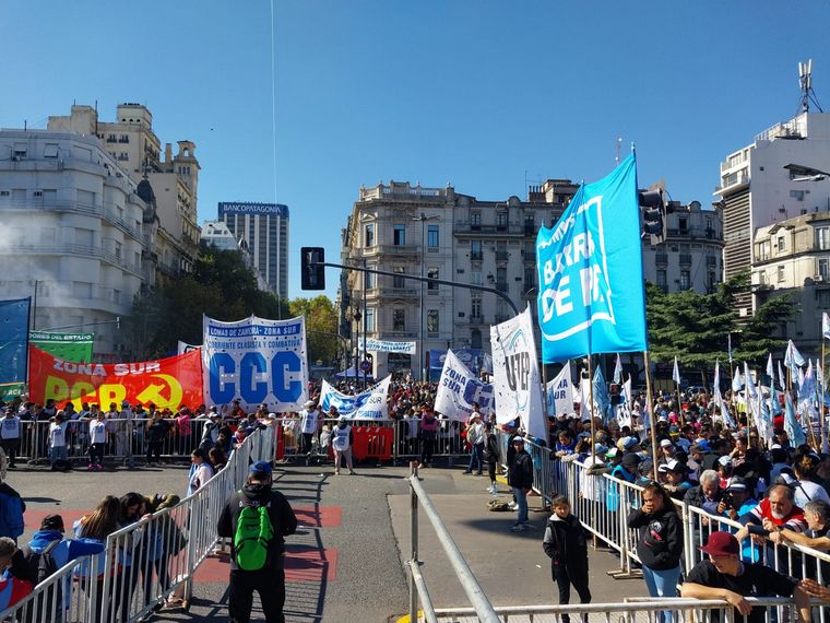 Organizaciones sociales realizan actos en Buenos Aires por el Día del Trabajador
