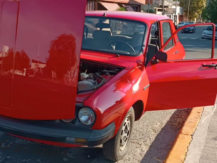 FOTO: Ruta a la nostalgia: el Renault 12 que superó al tiempo y nunca pisó la calle