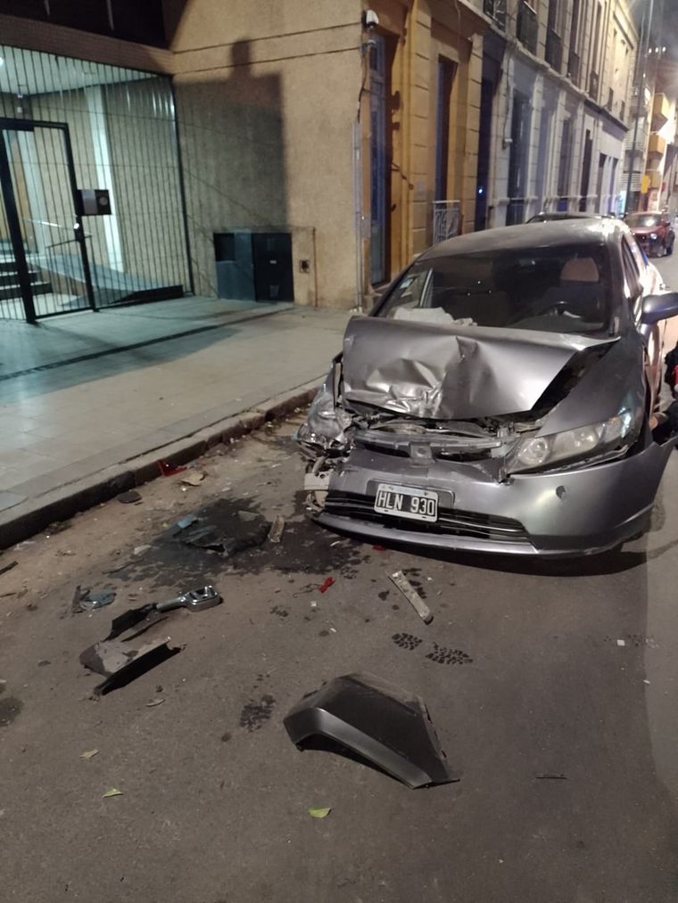 Chocó a cuatro autos cuando huía de la Policía en contramano y a más de 120km/h