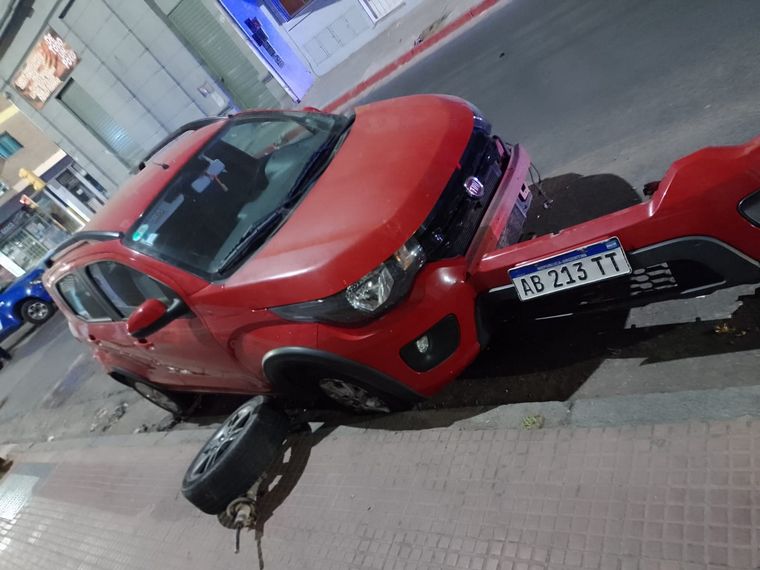 Chocó a cuatro autos cuando huía de la Policía en contramano y a más de 120km/h