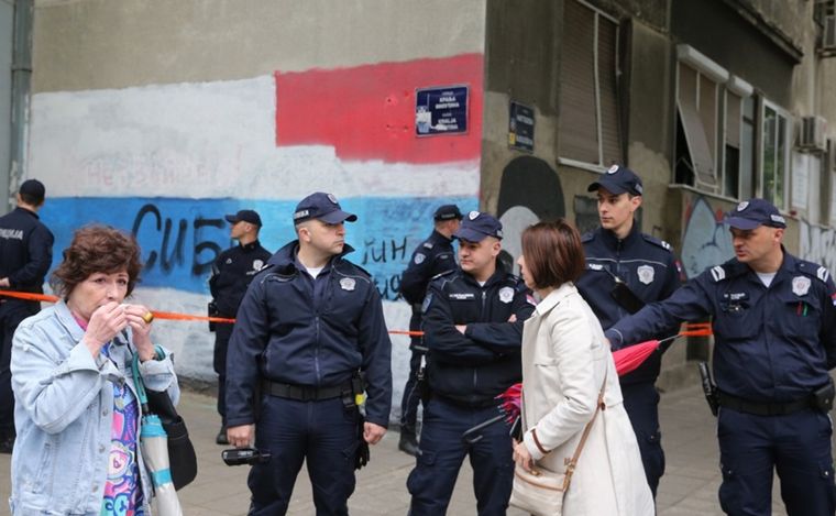 La Policía en la escuela donde se produjo el ataque.