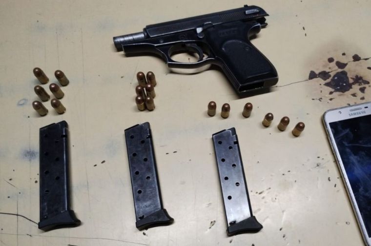 FOTO: Un padre escondió una pistola en la mochila de su hijo de 2 años.