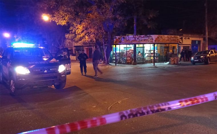 Rosario: mataron a un hombre, hirieron a un menor y dos mujeres en feroz balacera. 