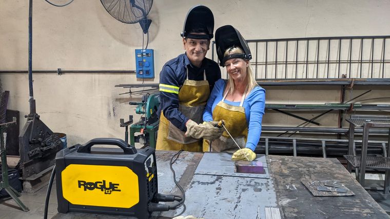 Gracias al curso de herrería de la UNC pudo “forjar” su propio negocio