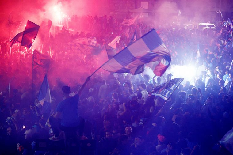 FOTO: El Napoli consagró su título con un triunfo en el estadio Diego Armando Maradona.