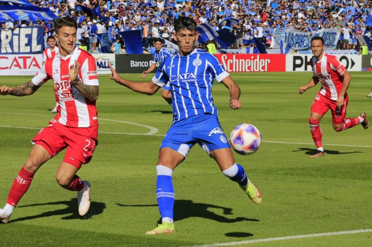 FOTO: Godoy Cruz y Unión empataron sin goles en Mendoza.