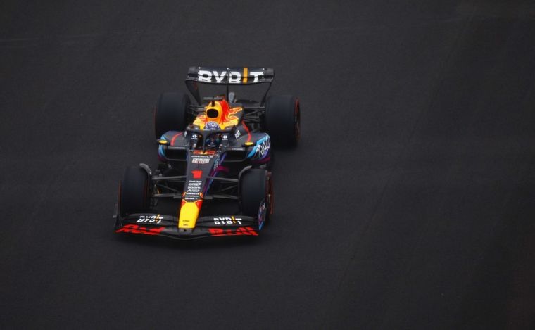 FOTO: Verstappen también dominó con claridad la última práctica