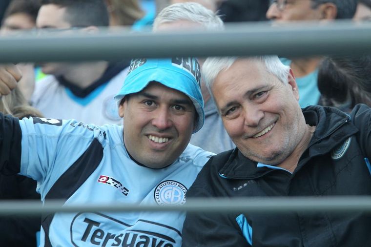 Los hinchas de Belgrano coparon las tribunas del Gigante de Alberdi.