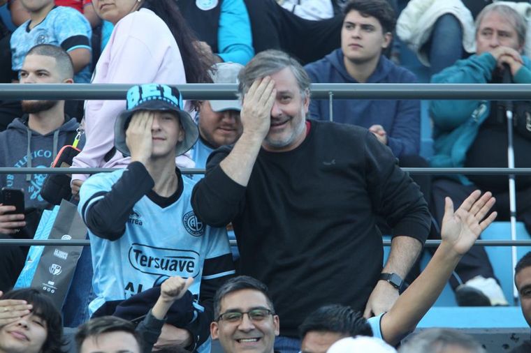 Los hinchas de Belgrano coparon las tribunas del Gigante de Alberdi.