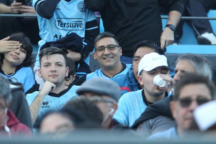 Los hinchas de Belgrano coparon las tribunas del Gigante de Alberdi.