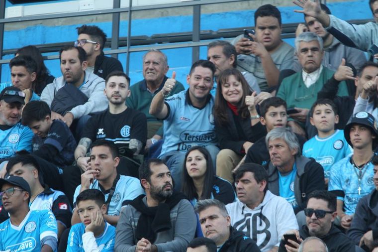 Los hinchas de Belgrano coparon las tribunas del Gigante de Alberdi.