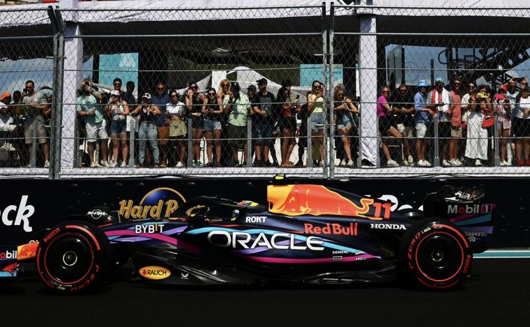 Pérez no lo esperaba, pero se quedó con la pole en Miami