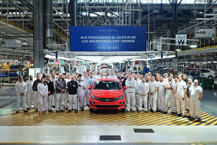 FOTO: Fiat Cronos alcanzó la fabricación de la unidad 300.000 en la Planta de Córdoba