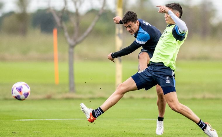 El mexicano Martinez Dupuy es el elegido por los hinchas para ocupar la delantera.