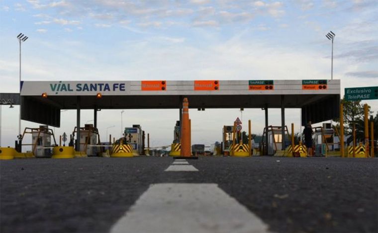 Trabajadores de peajes levantaron medida de fuerza en autopista Rosario-Santa Fe.