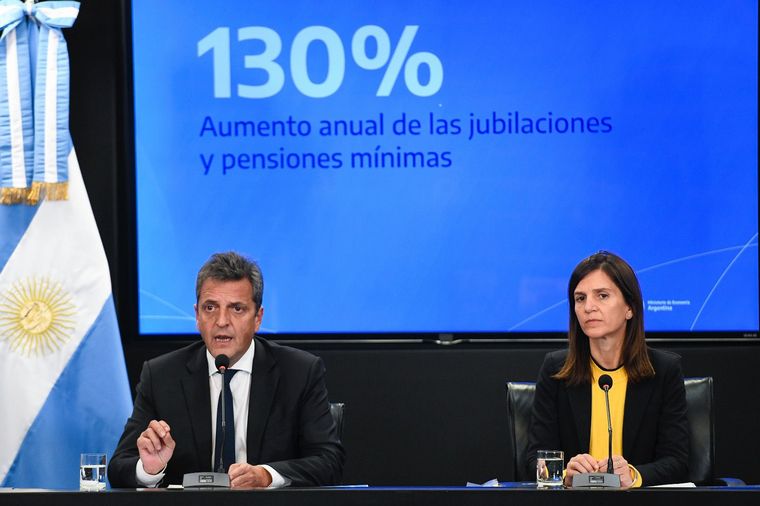 El aumento fue anunciado por Sergio Massa y Fernanda Raverta.