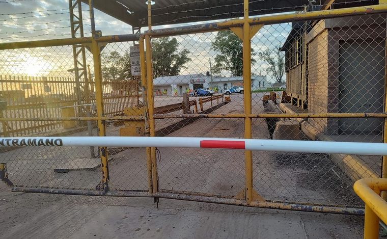 Tragedia en la Terminal Puerto Rosario, un operario cayó al río y murió.