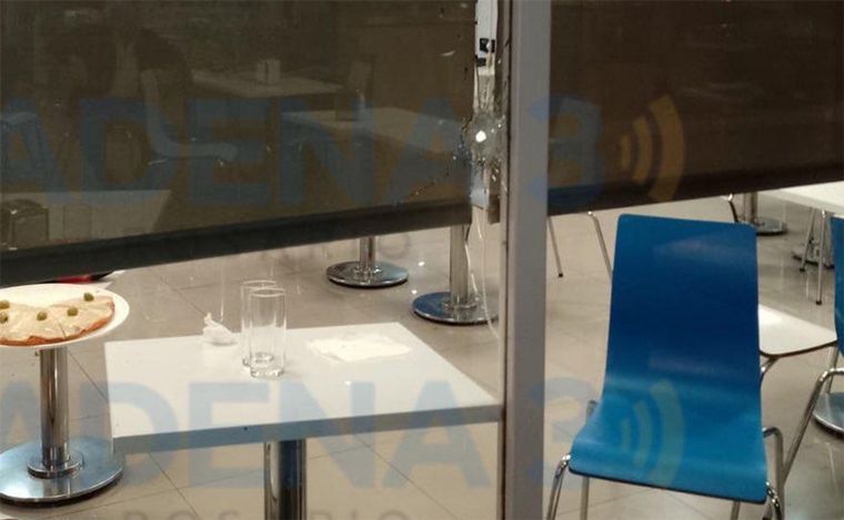 Balean estación de servicio en Rosario: una mujer y una nena de 4 años heridas.