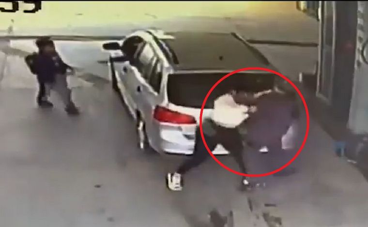 FOTO: Atacaron salvajemente a una playera en Tucumán. (Foto: captura de video)