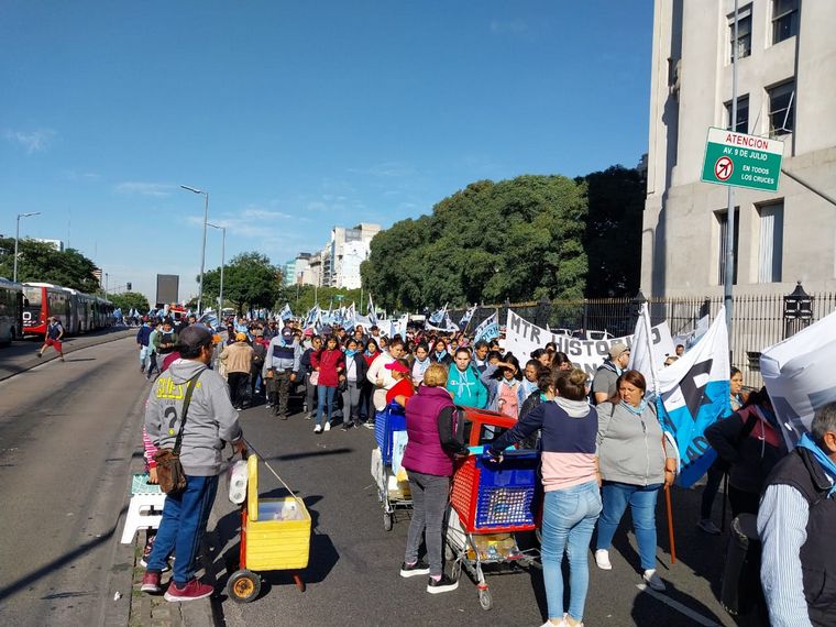 FOTO: Marcha piquetera confluye hoy en Plaza de Mayo donde instalaran un acampe