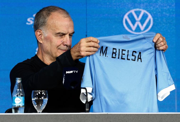 FOTO: Marcelo Bielsa es nuevo entrenador de Uruguay.