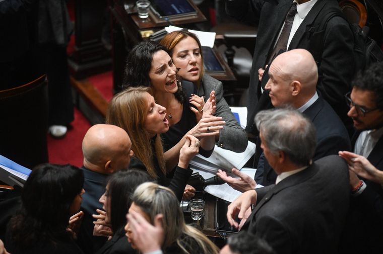 La horrorosa decadencia del discurso político en la Argentina episode artwork