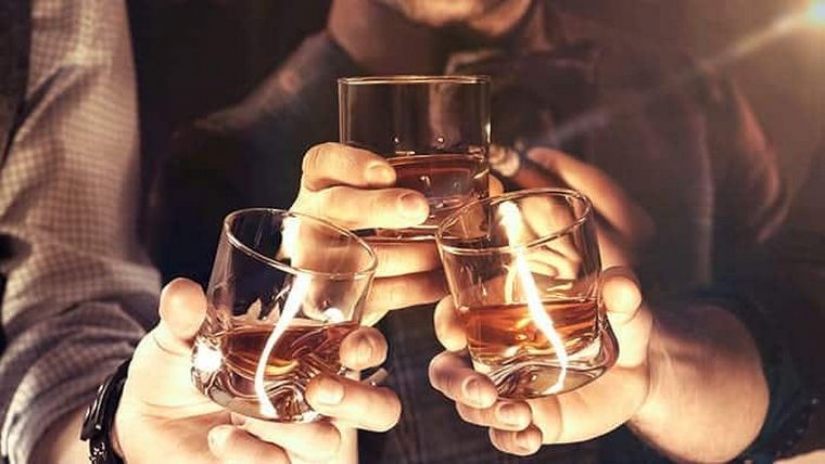 El mal trago de los aranceles: Trump pone en jaque al whisky y al bourbon episode artwork