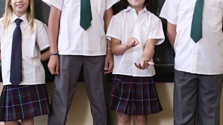 El precio de los uniformes escolares ronda los 3 mil pesos - Siempre Juntos - Cadena 3 Argentina